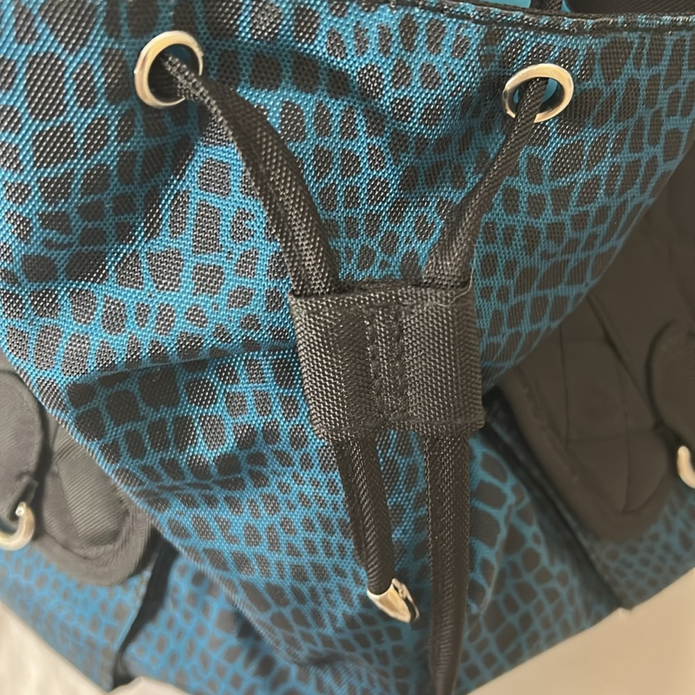 Black blue giraffe animal print quilted double strap backpack carry bag - Picture 11 of 11